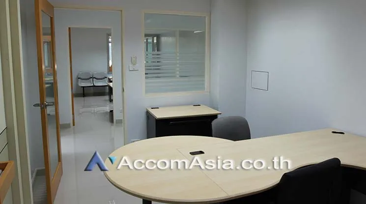 unit Office space For Rent in Sukhumvit, Bangkok  near BTS Ekkamai (AA18919)